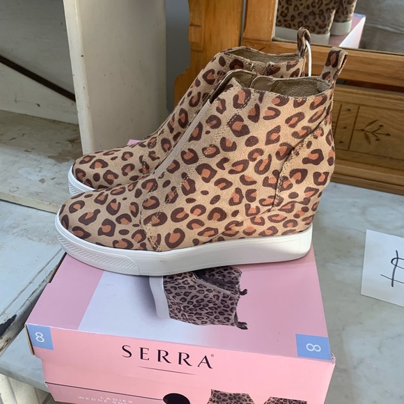 NEW WOMENS SERRA LEOPARD PRINT BOOTIES SZ 8 - Picture 2 of 3